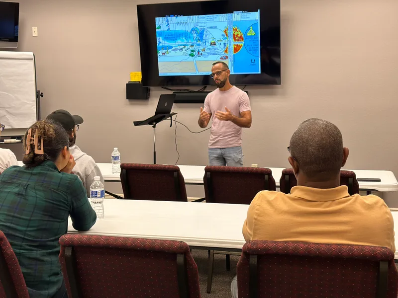 Aula no campus Hope do JW Bible College em Sarasota, FL