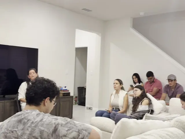 Momento real de uma célula da Igreja Hope Sarasota
