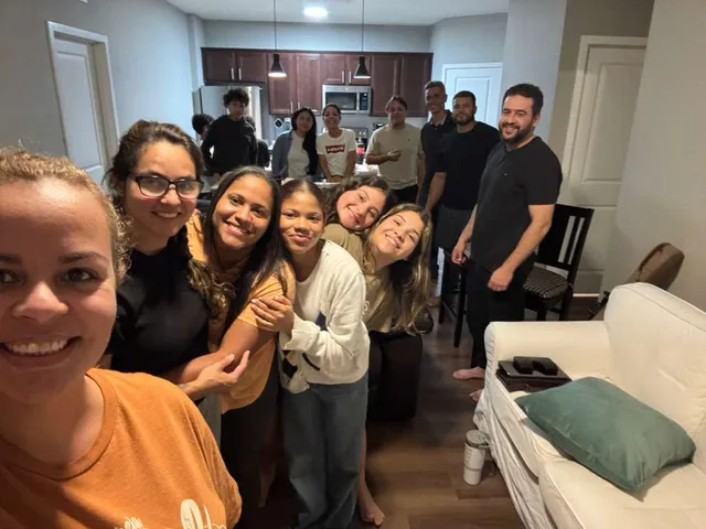 Momento real de uma célula da Igreja Hope Sarasota