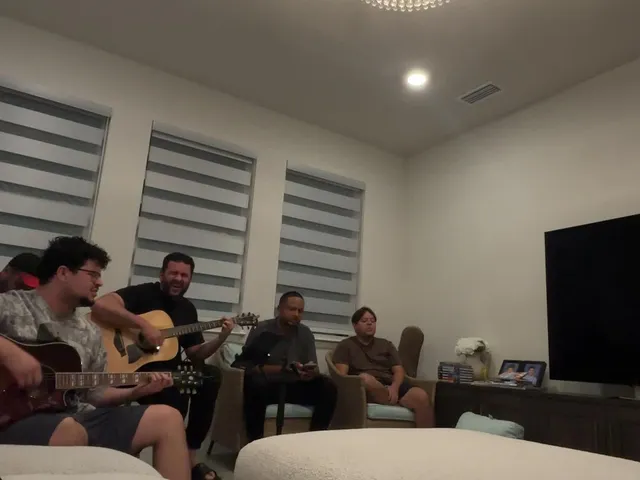 Momento real de uma célula da Igreja Hope Sarasota