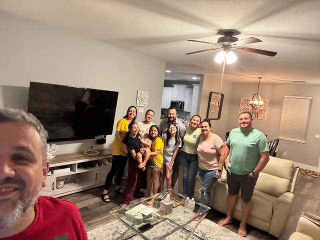 Momento real de uma célula da Igreja Hope Sarasota