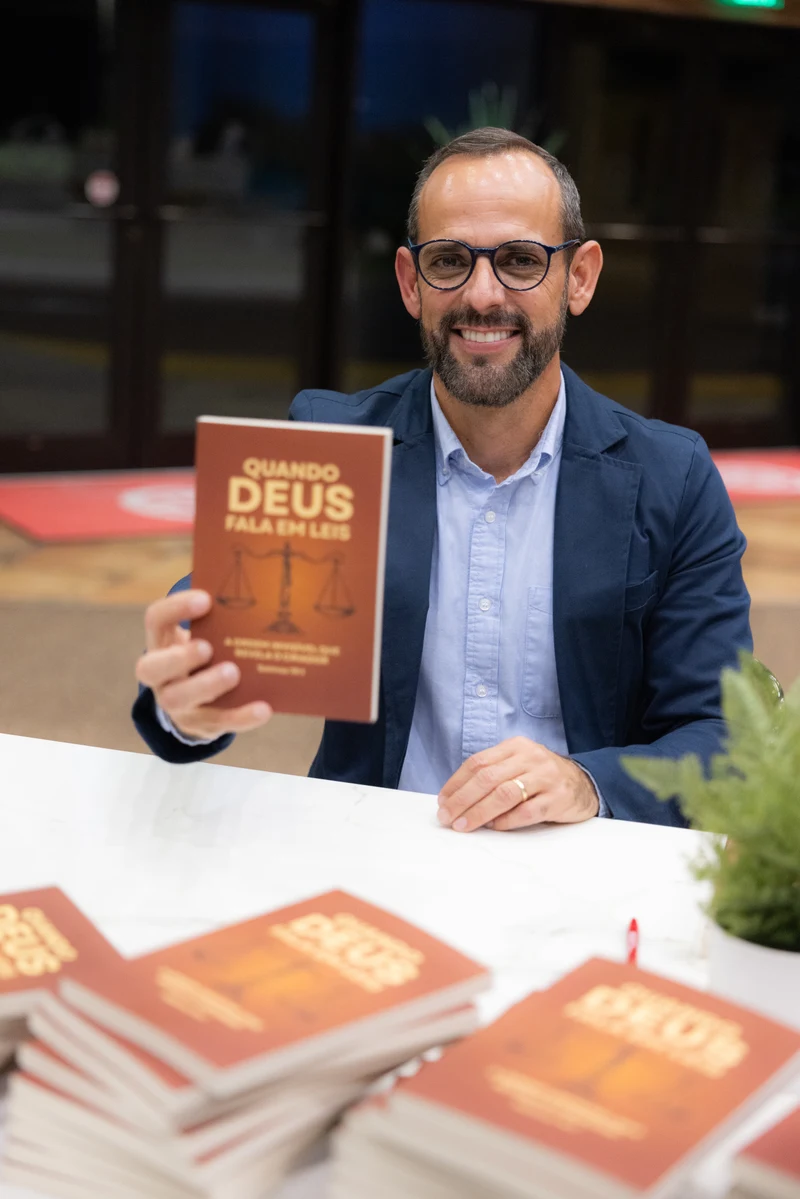 Pastor Márcio Gonçalves no lançamento do livro — Igreja Hope Sarasota